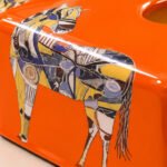 Boîte à mouchoirs Chevaux abstraits orange – Image 3