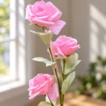 Roses et plumes artificielles décoratives – Image 3