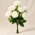 Bouquet de roses blanches artificielles — Feuillage vert – Image 2