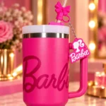 Gobelet isotherme Barbie rose fuchsia — Nœud et breloque – Image 3