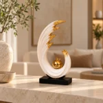Sculpture vague avec pomme dorée