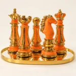 Échecs décoratifs orange et or — 5 pièces et plateau – Image 2