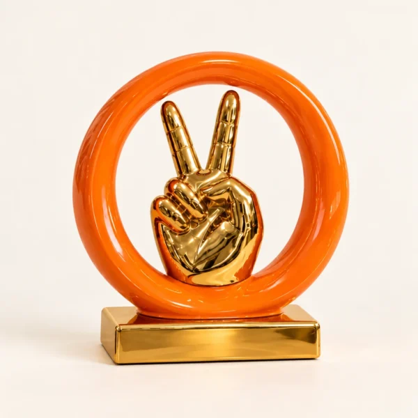 Sculpture main victoire dans un anneau — Orange & Or