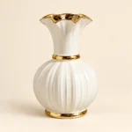 Vases tulipe cannelés blanc et or — Trio – Image 4