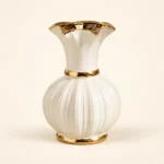 Vases tulipe cannelés blanc et or — Trio – Image 5