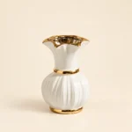 Vases tulipe cannelés blanc et or — Trio – Image 6