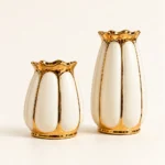 Duo de vases cannelés à contours dorés – Image 2