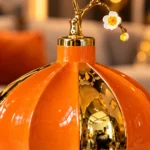 Vase lanterne orange et or — Branche fleurie et oiseau – Image 3